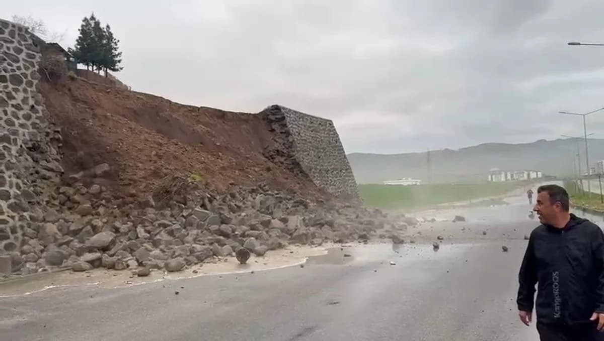 Şırnak’ta Aşırı Yağışlar İstinat Duvarını Yıktı