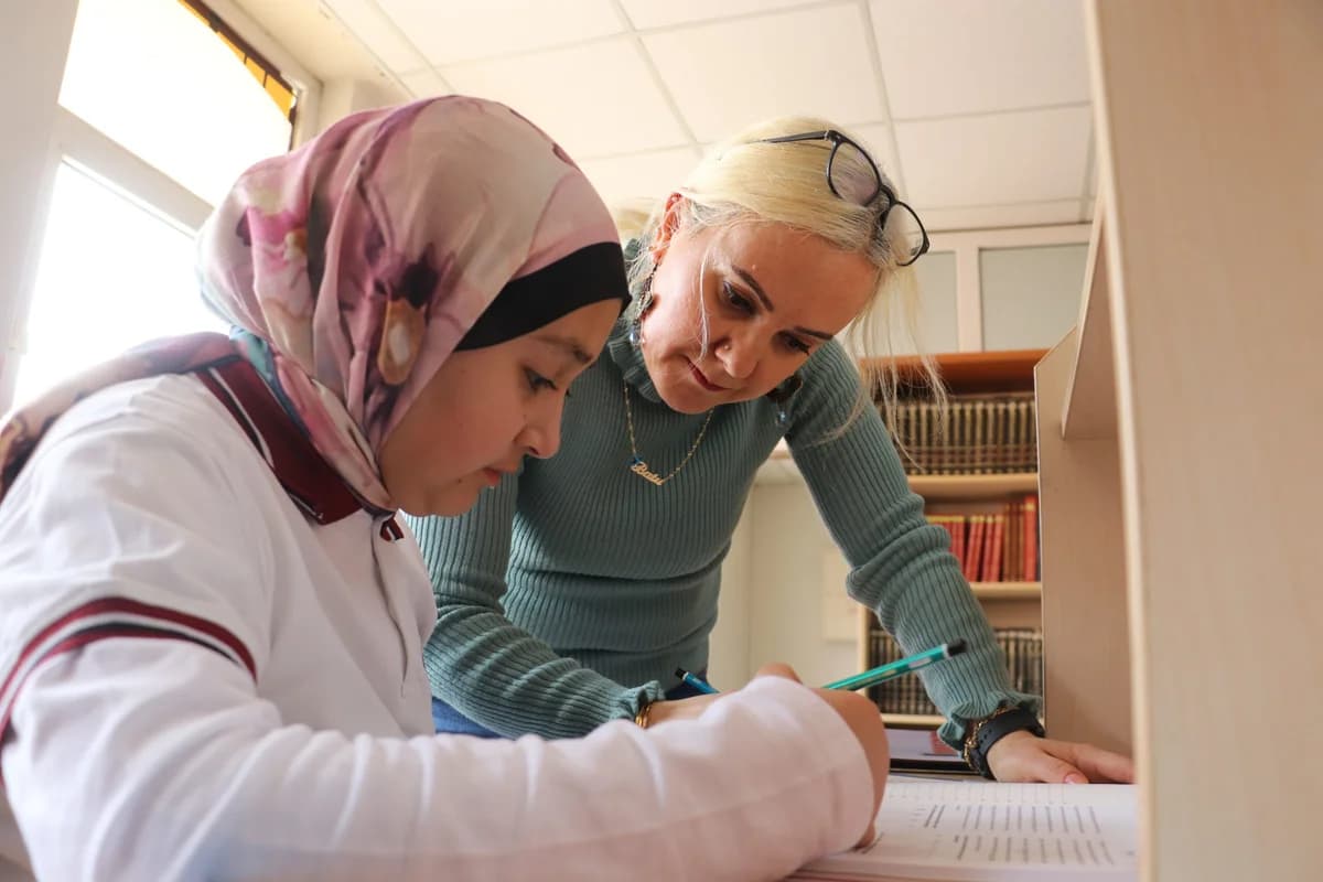 Diyarbakır’da Gönüllü Öğretmenler İle Kızlar YKS’ye Hazırlanıyor