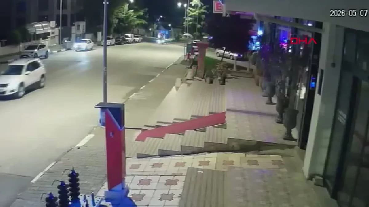 Tokat’ta Nefes Kesen Kaza: ‘U’ Dönüşü Yapan Otomobile Arkadan Çarptı, Anlar Kamerada!