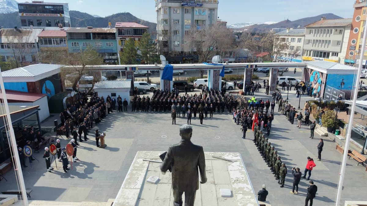 Tunceli’de 30 Yıl Sonra Canlı Bomba Eyleminin Gerçekleştiği Meydanda Resmi Tören