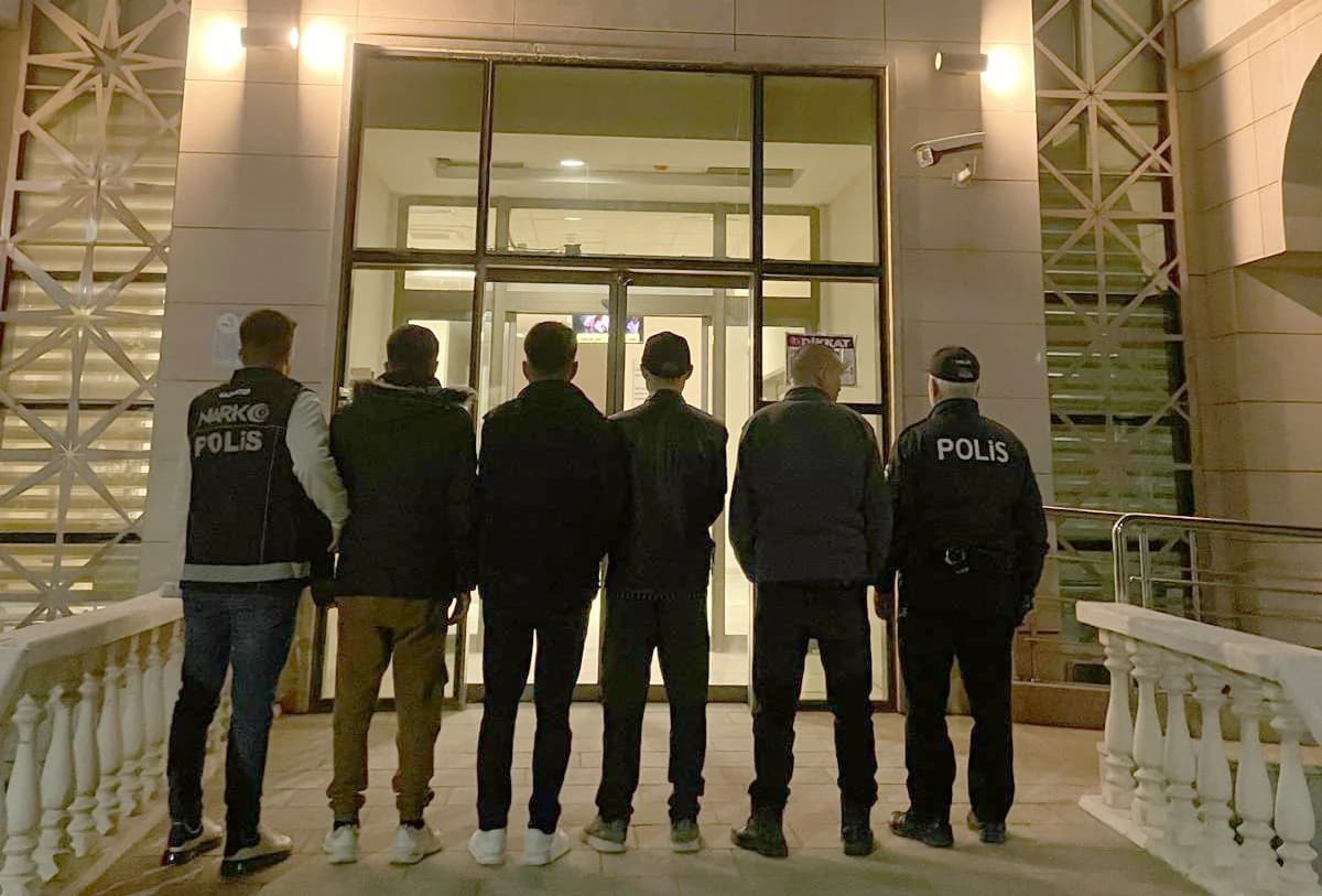 Gaziantep’te Durdurulan Taksiden 4 Kaçak Göçmen Çıktı