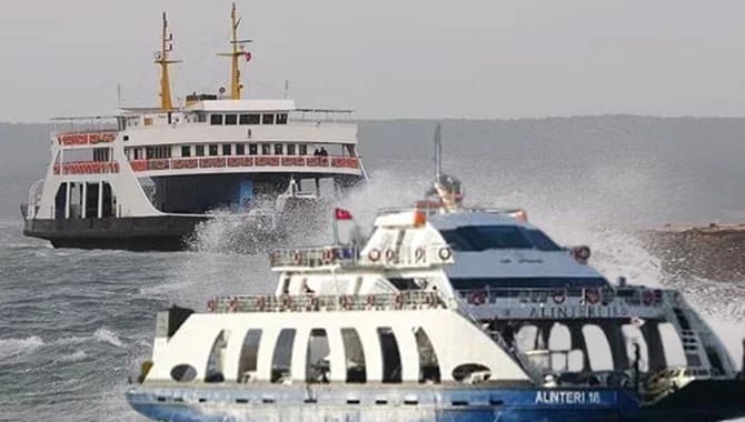 Bozcaada hattına hava muhalefeti: Bazı feribot seferleri iptal