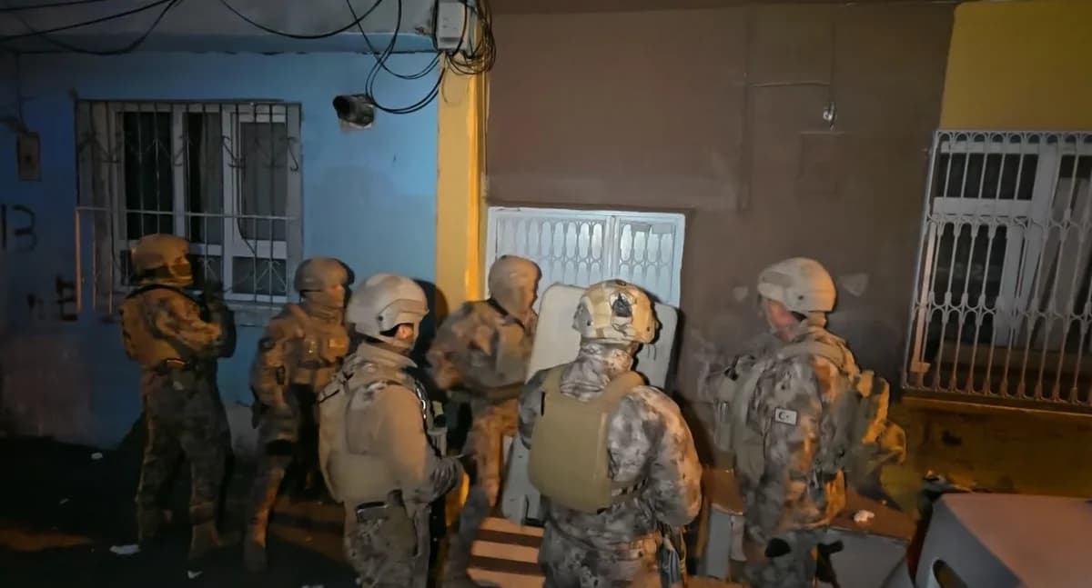 Adana’da Suç Örgütü Propagandası Yapan 94 Şüpheli Gözaltına Alındı