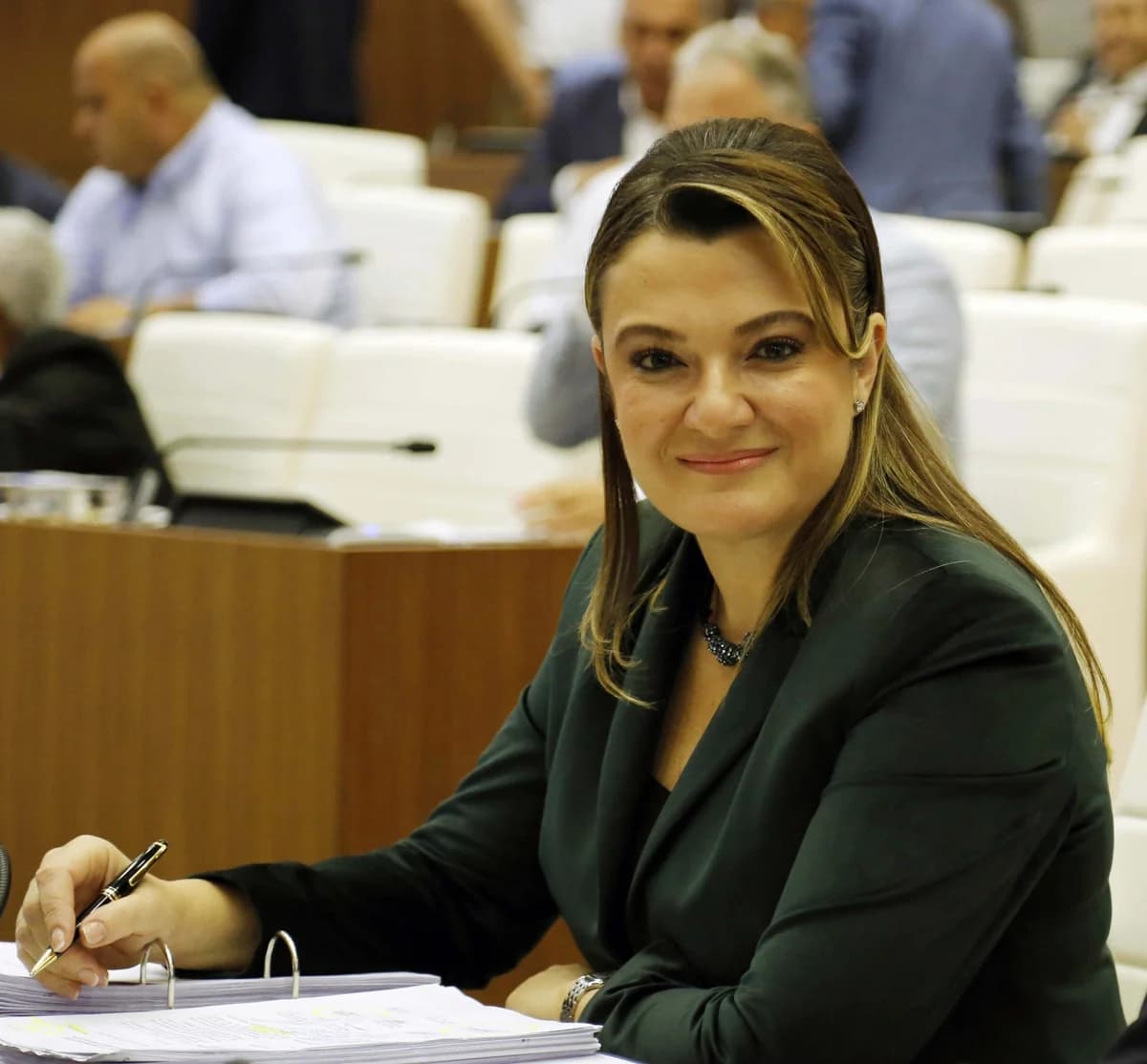 Antalya’da FETÖ Soruşturması: Büyükşehir Belediyesi Genel Sekreteri Cansel Tuncer Emniyete Götürüldü