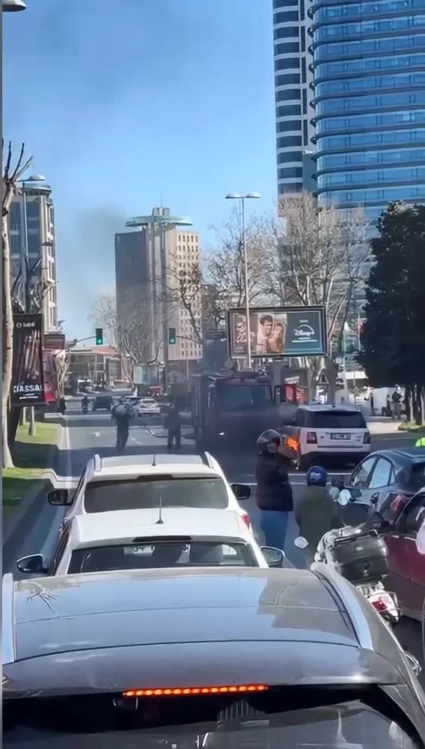 Şişli’de Cipte Yangın: Trafik Kilitlendi