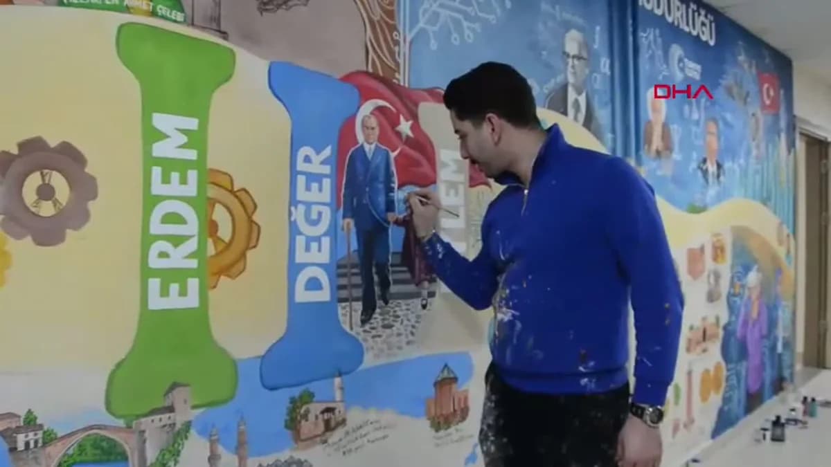 İşitme Engelli Öğretmenden ‘Türkiye Yüzyılı Maarif Modeli’ne Hayat Veren Duvar Resmi