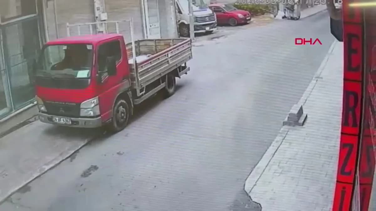 Çorlu’da Sokak Ortasında Darp Edilen Adamın Anları Güvenlik Kamerasında
