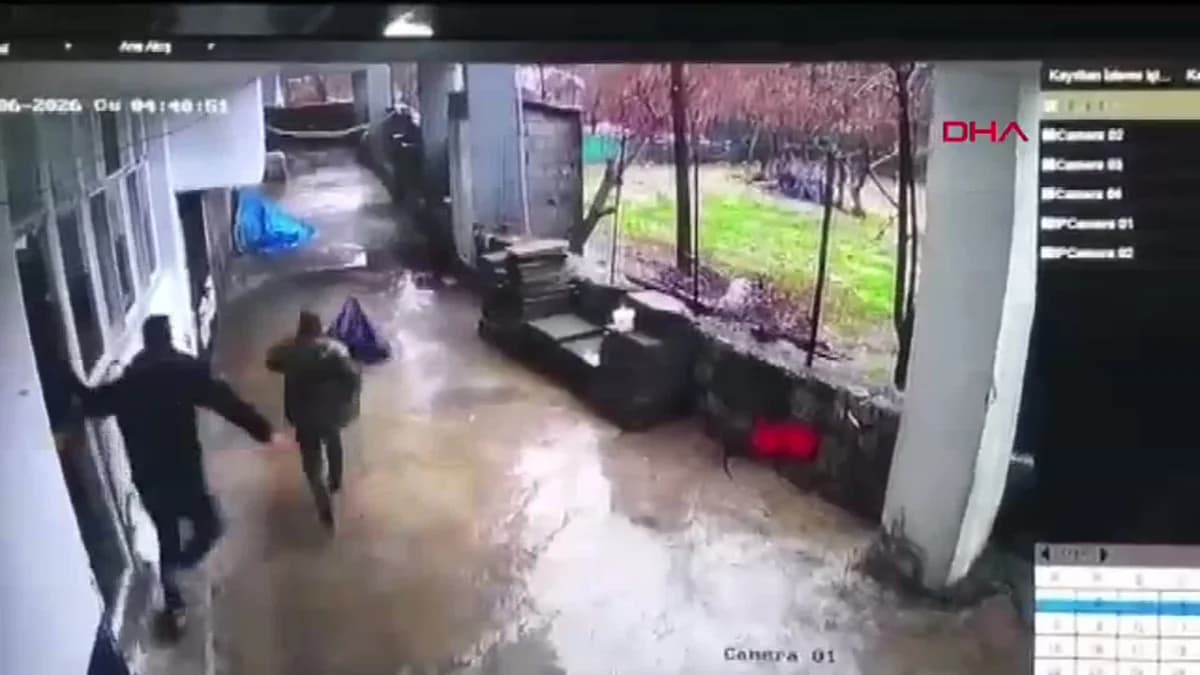 Şırnak’ta Sağanak Yağmur Muhtarlık Ofisini Su Bastı