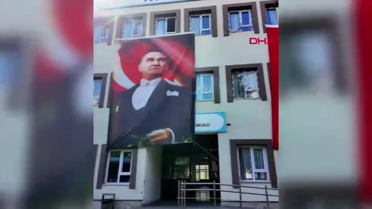 Bolu’da Polisler Minik Kalpleri Bayram Sevinciyle Buluşturdu: 23 Nisan Kutlaması Kafede Renklendi