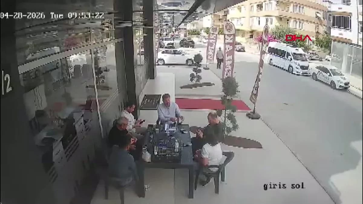 Tarsus’ta Sıra Dışı Anlar: Tavuk Masaya Kondu, Vatandaşlar Panikledi!