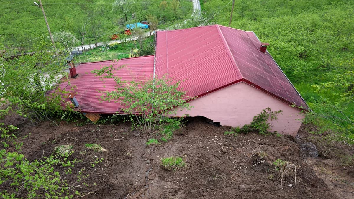 Trabzon’da Heyelan Felaketi: Ev Sulara ve Çamura Teslim Oldu, Ev Sahibi Son Anda Kurtuldu