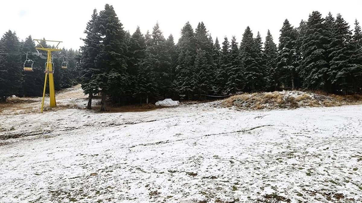 Uludağ’da mevsimin ilk karı: Zirve beyaz, sıcaklık -3 derece