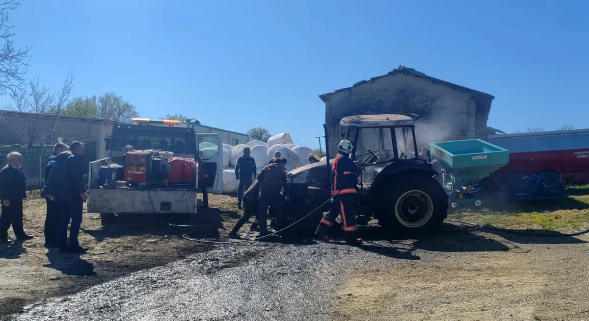 Keşan’da Park Halindeki Traktör Yangında Kullanılamaz Hale Geldi