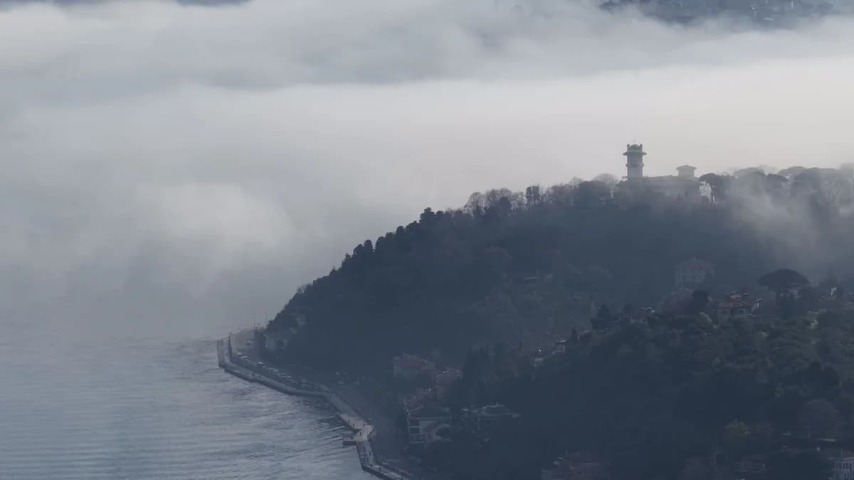 İstanbul Boğazı’nda Görüş Mesafesi Düşüyor: Sis Etkili