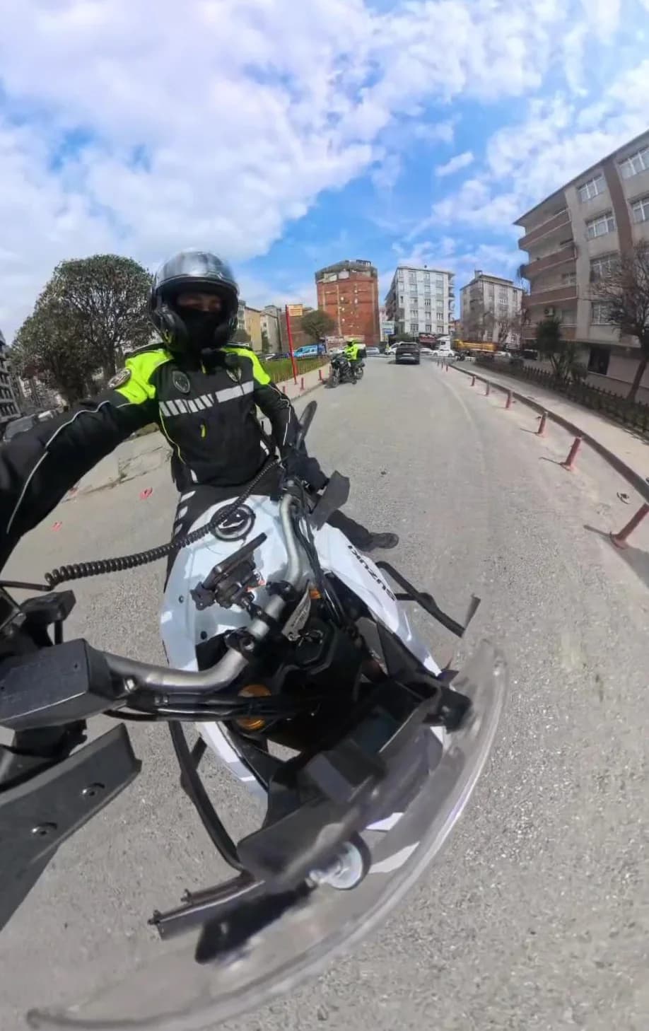Bahçelievler’de Motosikletli Zabıta Bebeği Hastaneye Ulaştırdı