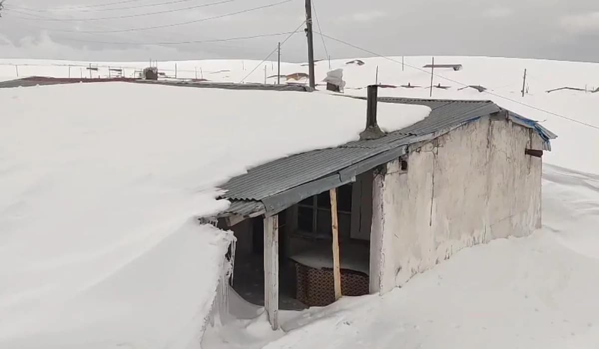 Bülbülan Yaylası’nda Kışın Gömülen Evler Ortaya Çıkıyor