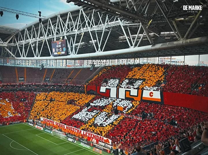 Galatasaray Taraftarından Liverpool’a İstanbul Gecesi: Şampiyonlar Ligi Öncesi Uykusuz Kaldılar