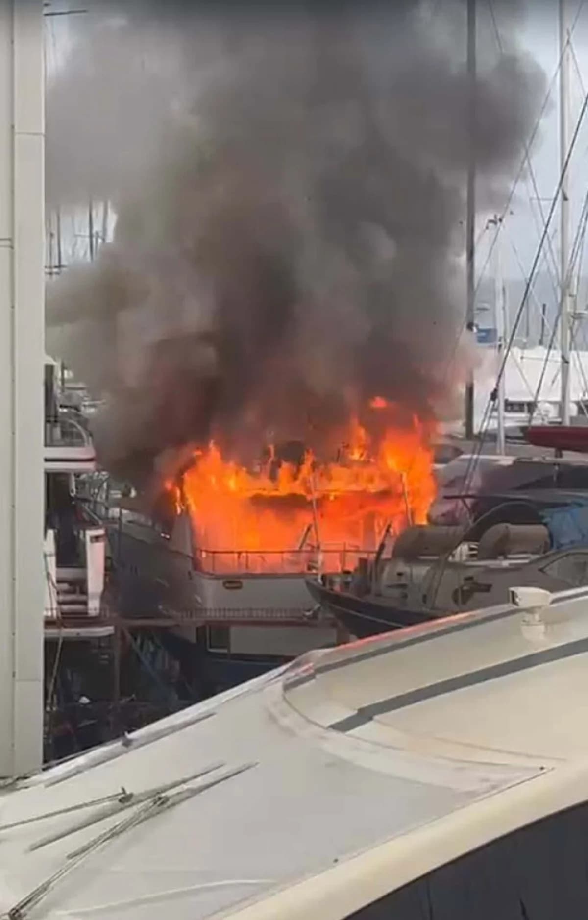 Bodrum’da Eski Kulüp Başkanına Ait Motoryat Yangında Kullanılamaz Hale Geldi