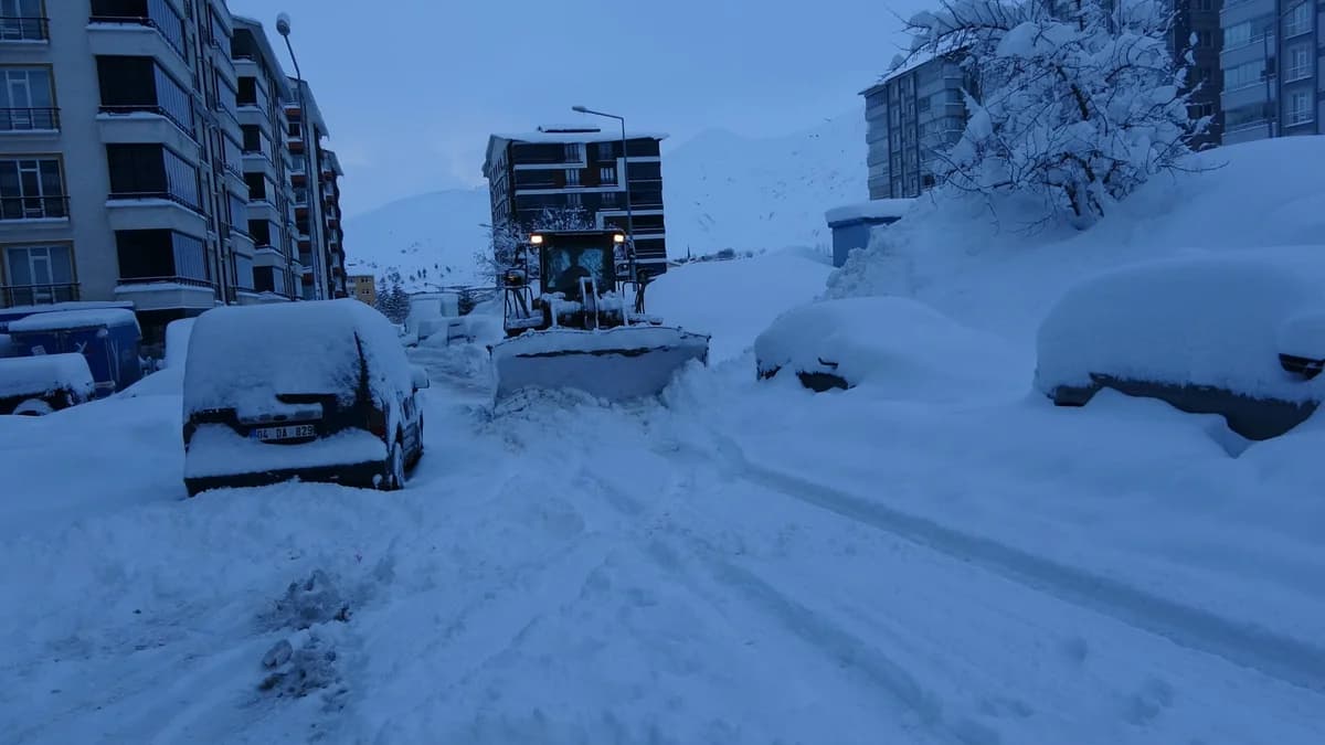 Bitlis’te Kar Kâbusu: 300 Köy ve Mezra Yolu Kapandı