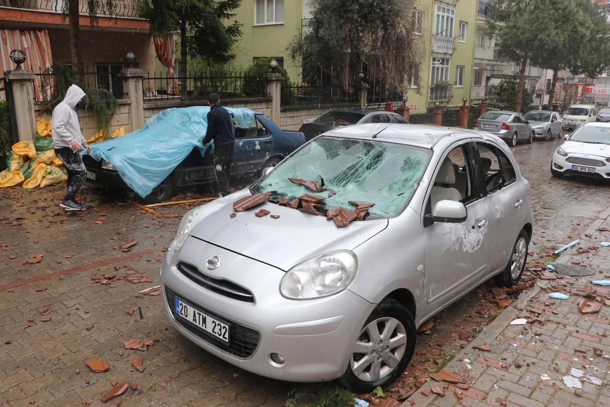 Denizli’de Şiddetli Rüzgar Hayatı Olumsuz Etkiledi