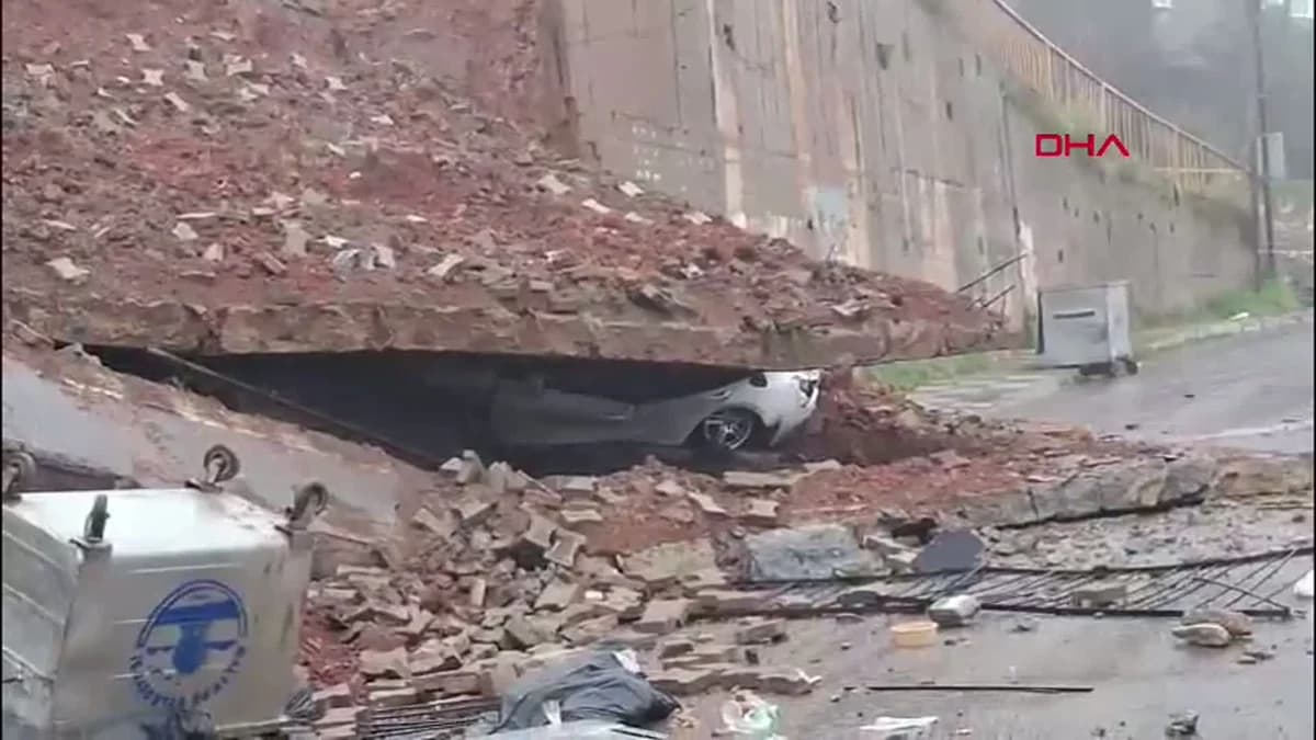 Maltepe’de Ortaokulun İstinat Duvarı Çöktü