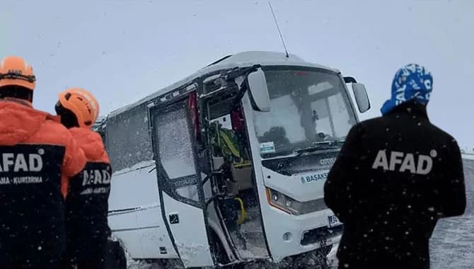 Kayseri’de cenaze taşıyan araç kontrolden çıktı: 22 yaralı