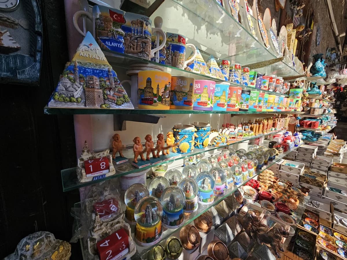 Antalya Kaleiçi’nde Heykel Tartışmaları Devam Ediyor
