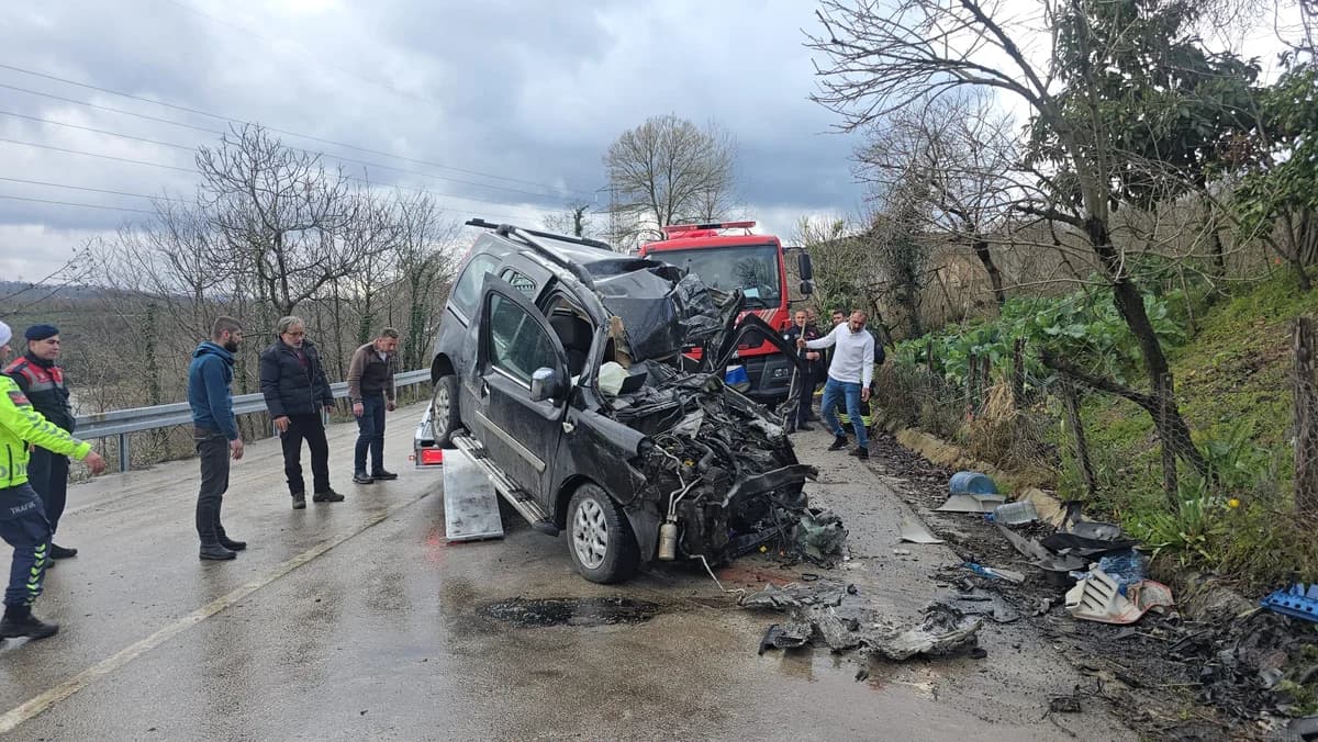Ordu’da Trafik Kazası: Hafif Ticari Araç ile Kamyon Çarpıştı, 2 Ölü, 2 Ağır Yaralı
