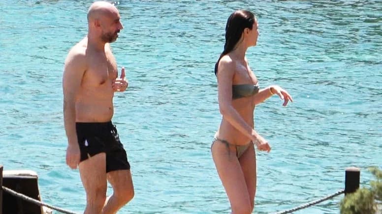 Demet Şener’den Gençlere Taş Çıkaran Fizik: Bodrum Pozları Olay Oldu