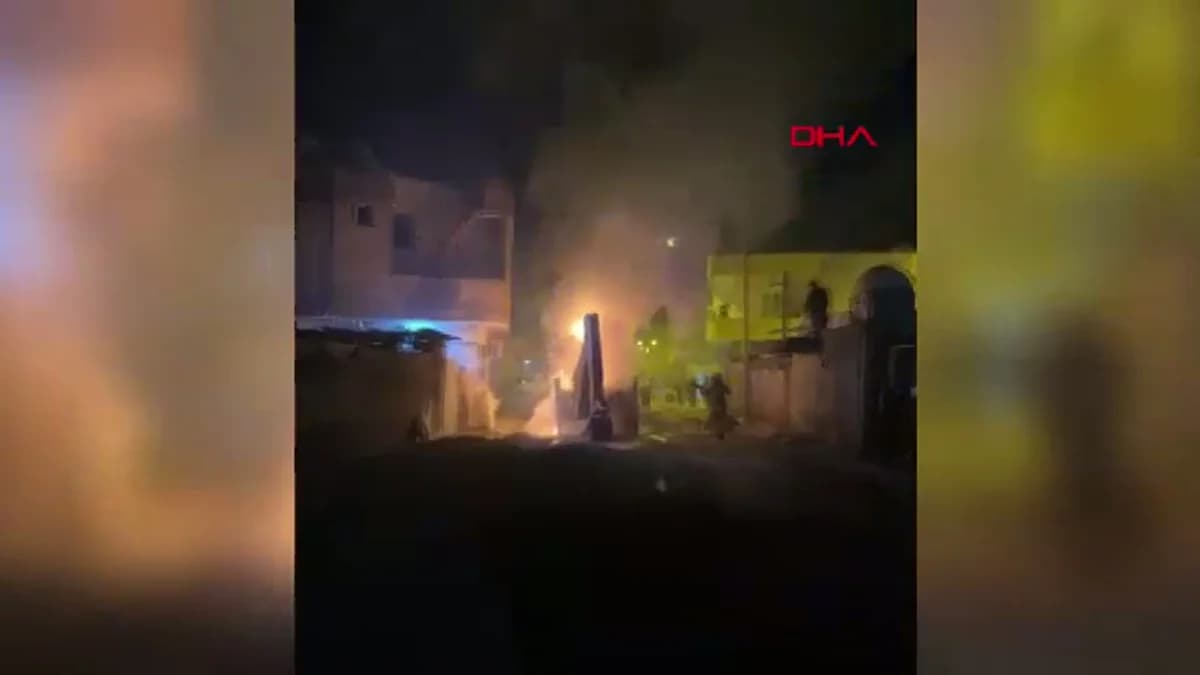 Mardin’de Park Halindeki İki İş Makinesi Yangınında Kül Oldu