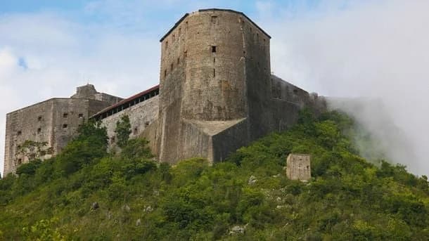 Haiti’de Tarihi Kalede İzdiham: 30 Kişi Hayatını Kaybetti