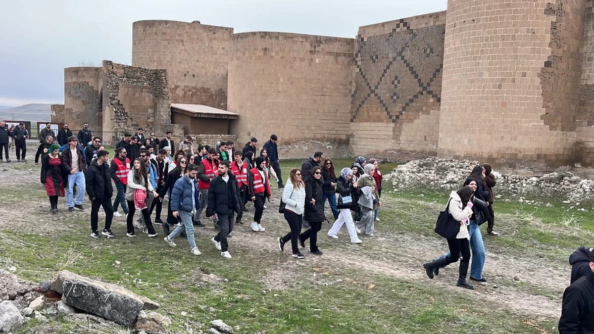 Ani Ören Yeri’nde Doğa Yürüyüşü: Tarih ve Güzellik İç İçe