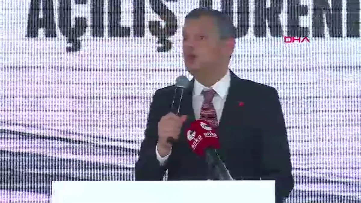 Özgür Özel, İzmir’deki Roman Temsilinin Olmamasını Eleştirdi