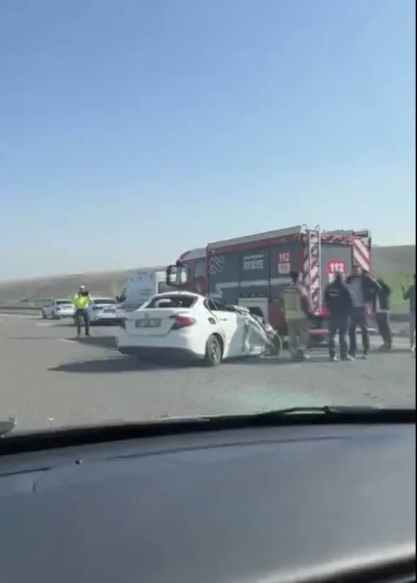 Ankara’da TIR’a Çarpan Otomobilin Sürücüsü Ağır Yaralandı