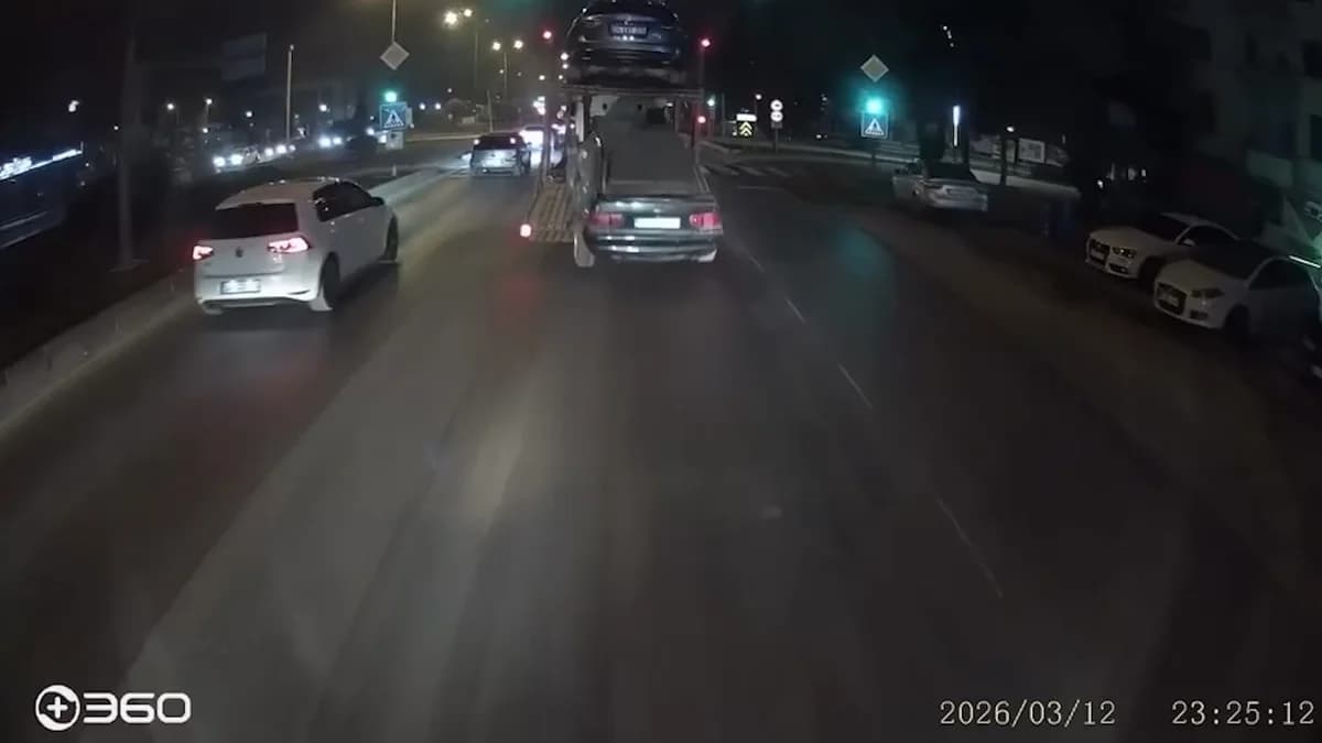 Bolu’da Oto Kurtarıcıdan Düşen Araç Kamerada