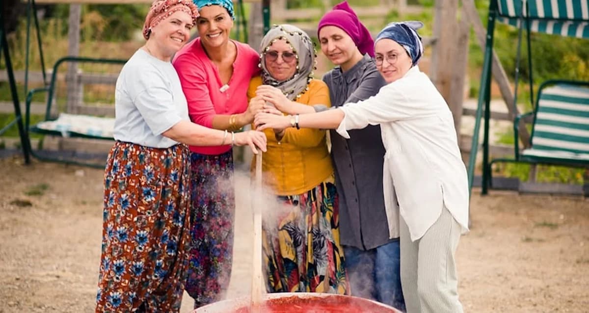 Açelya Akkoyun’dan Sürpriz Kış Hazırlığı: Doğayla İç İçe Anlar