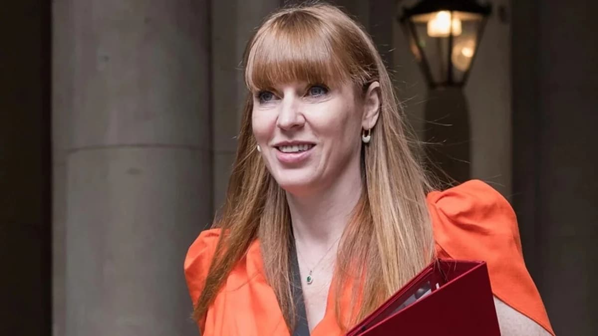 İngiltere Başbakan Yardımcısı Angela Rayner’ın İstifası: Siyasi Deprem mi?