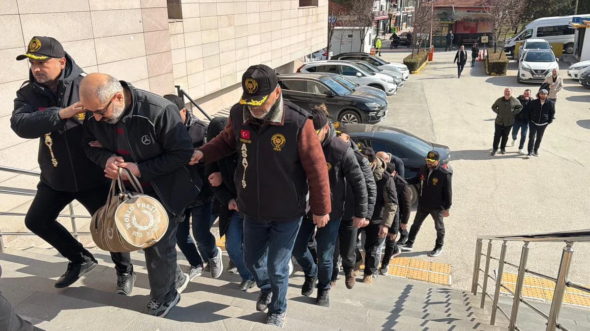 Eskişehir’de Oto Hırsızlığı Operasyonu: 11 Gözaltı ve Çok Sayıda Ele Geçirme