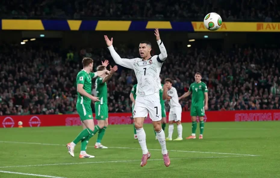 Cristiano Ronaldo’ya milli formayla ilk kırmızı kart! Tribünlerden olay hareket