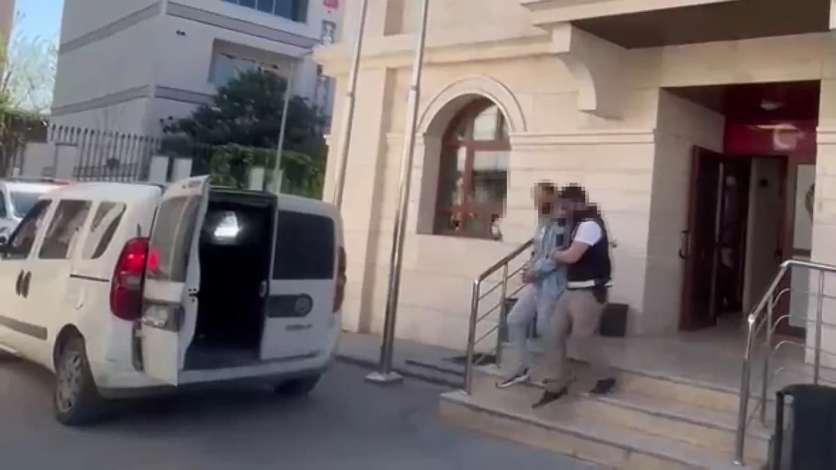 Avcılar’da Husumetlisini Tehdit Eden Şüpheli Tutuklandı: Evinden Silah ve Uyuşturucu Çıktı