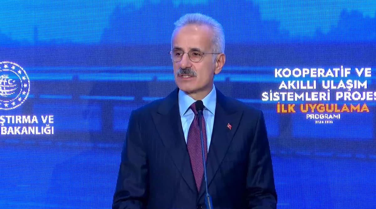 Bakan Uraloğlu, İstanbul’da Kooperatif ve Akıllı Ulaşım Sistemlerinin İlk Uygulamasını Başlattı