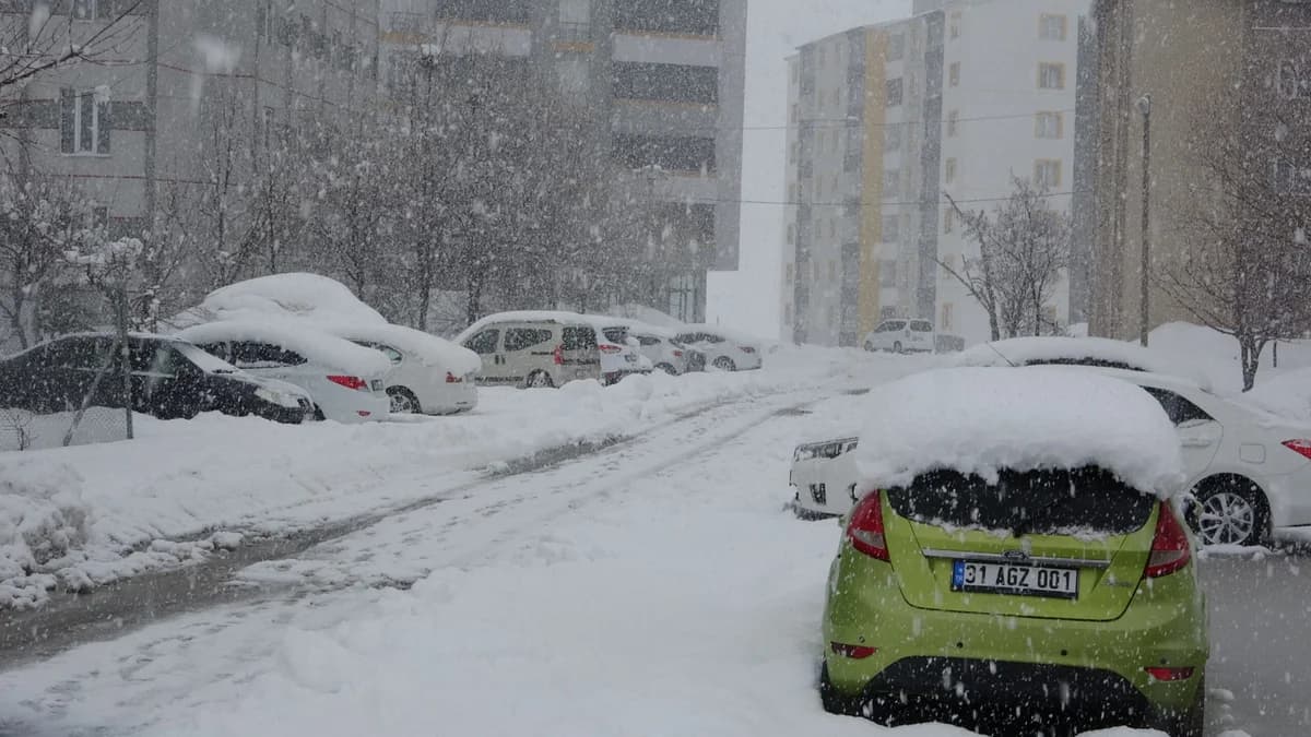Bitlis’te Kar Yağışı 82 Köy Yolunu Ulaşıma Kapattı