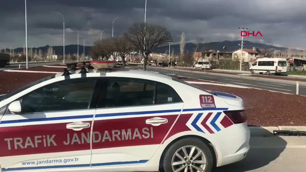 Afyonkarahisar’da Kavşakta Feci Kaza: 1 Yaralı