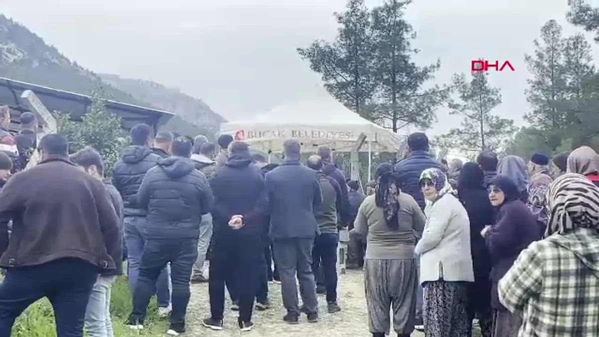 Burdur’daki Feci Kazada Hayatını Kaybeden 7 Kişi Toprağa Verildi