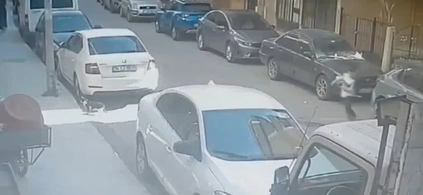 Pendik’te Yola Fırlayan Çocuğa Otomobil Çarptı: O Anlar Kamerada