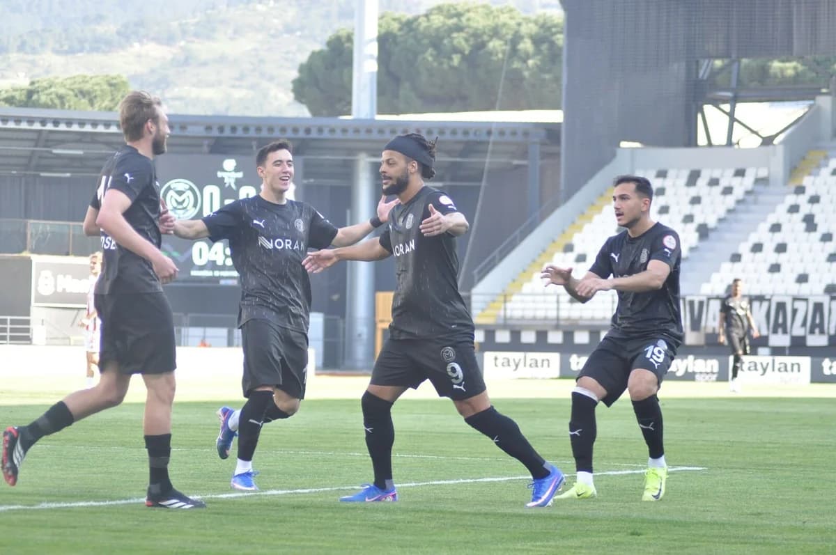 Manisa FK, Taraftarlarının Gönlünü Kazandı