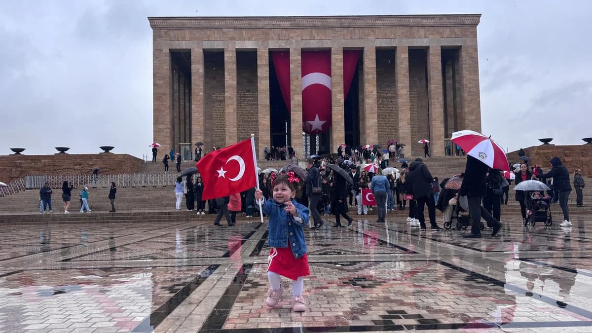 23 Nisan Coşkusu Anıtkabir’de Dalgalandı: Binlerce Kişi Ata’sını Andı