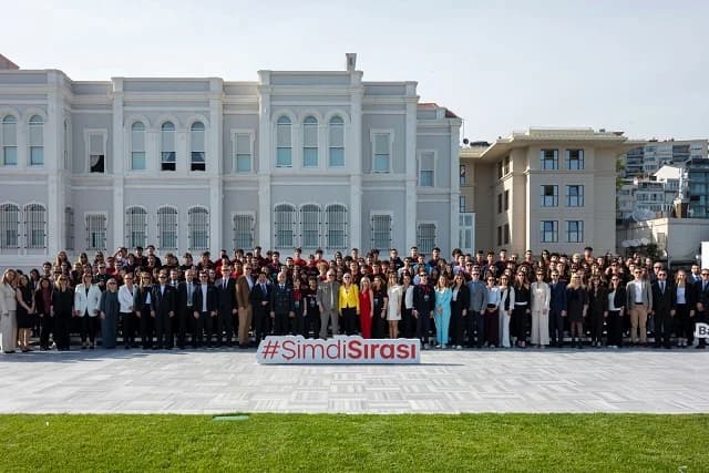 Bahçeşehir Koleji Öğrencilerinden Tarihi Başarı: 372 Öğrenciye Bin 448 Yurt Dışı Üniversite Kabulü