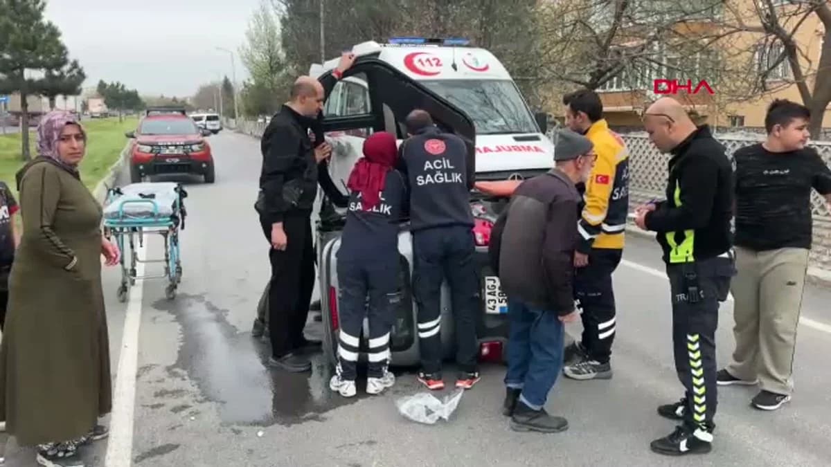 Kütahya’da Motosiklet Kazası: 76 Yaşındaki Yolcu Yaralandı