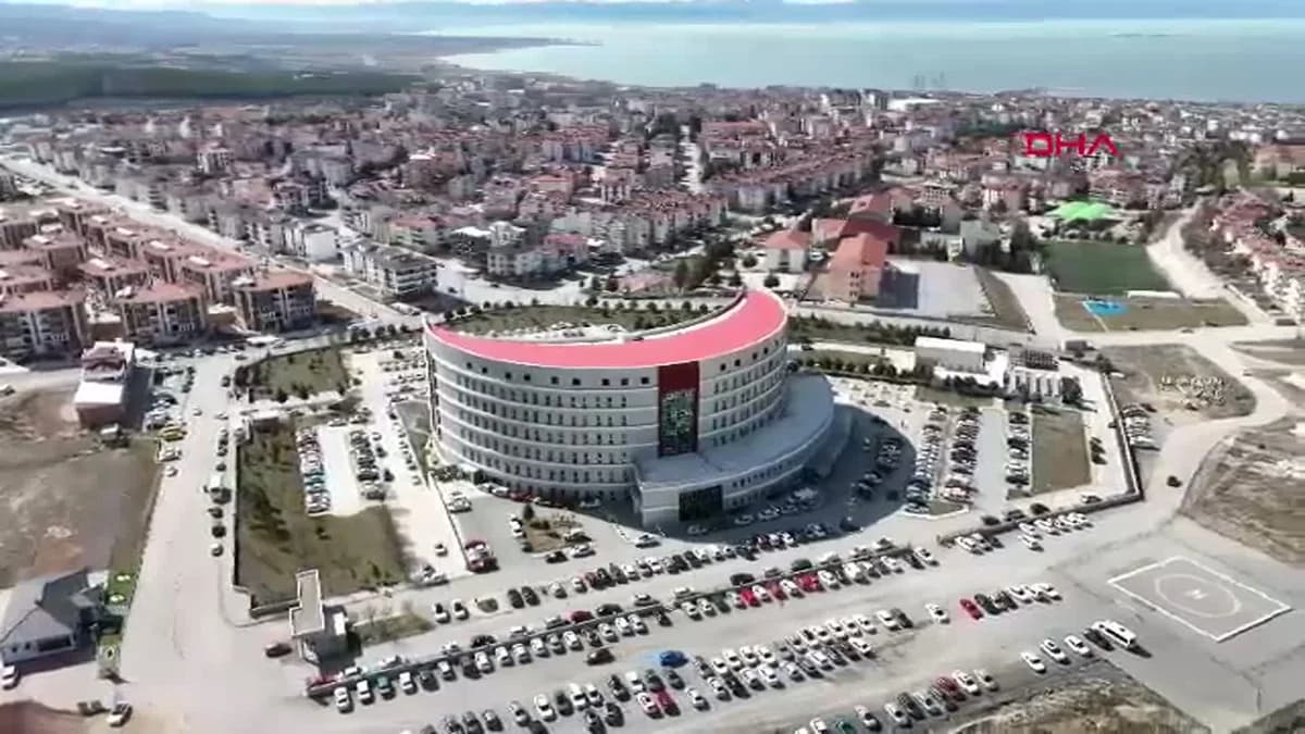 Konya’da Karın Ağrısı Şikayetiyle Giden Kadına Erken Teşhisle Kanser Mücadelesi